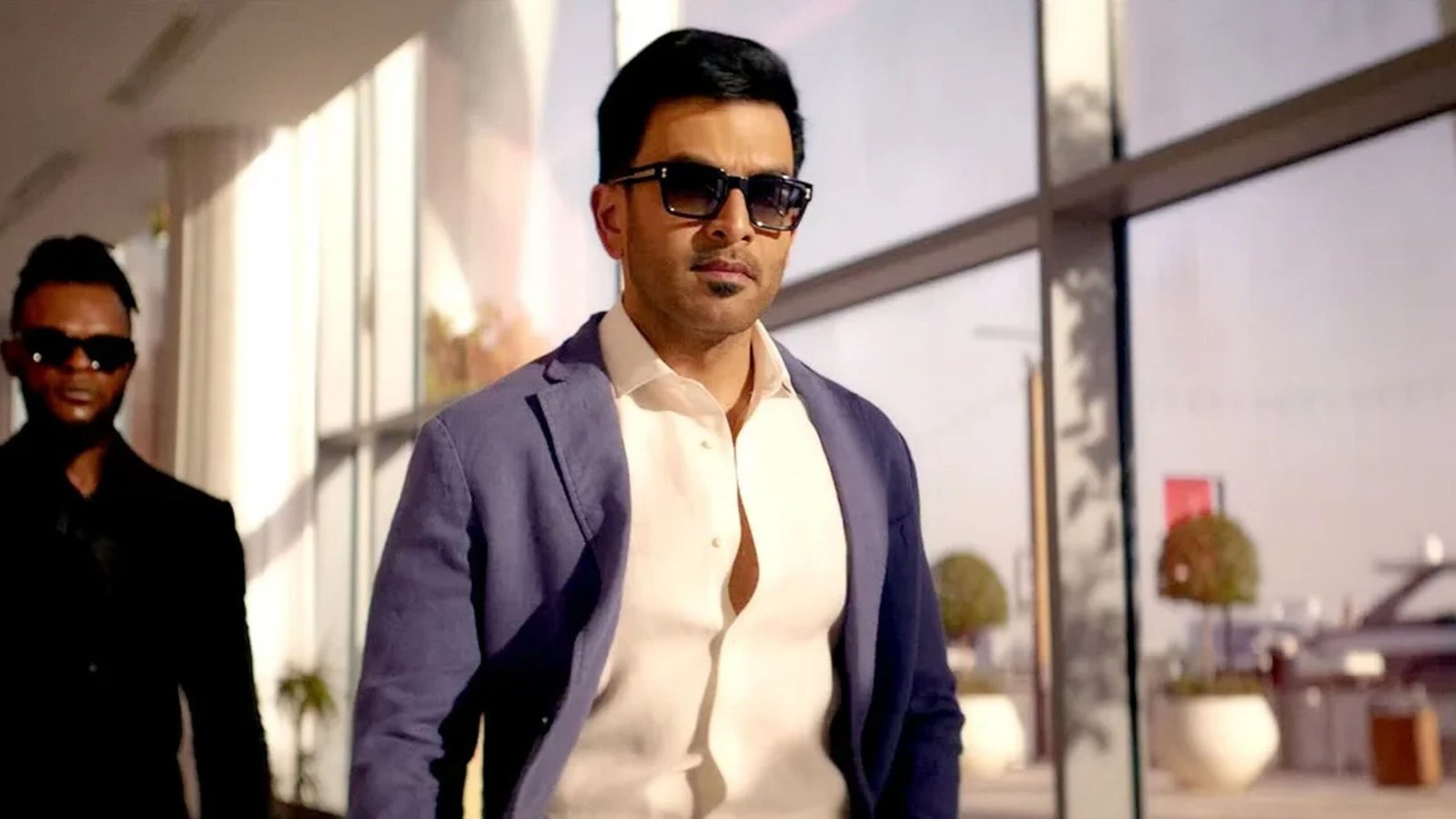 Khalifa OTT Review: Prithviraj Sukumaran’s Gold-Smuggling Thriller Trends on Prime Video Despite Mixed Reviews